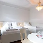 Ekono By Leva Strasser