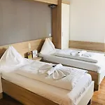 Ekono By Leva Strasser 3* Грац