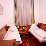 Ekono By Leva Strasser Готель