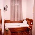 Готель Ekono By Leva Strasser 3*